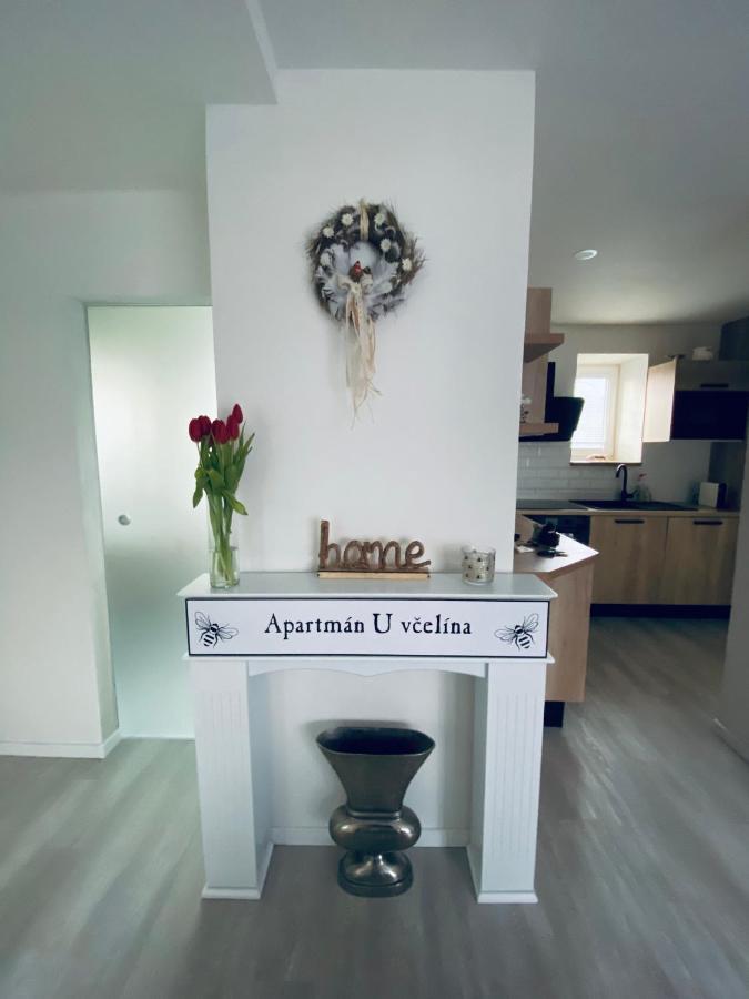Apartman U Vcelina คลูเม็ตซ์ นาด ชิดลิโนว์ ภายนอก รูปภาพ